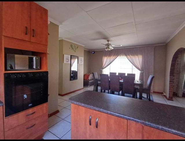 3 BEDROOM HOUSE FOR SALE IN BOOYSENS